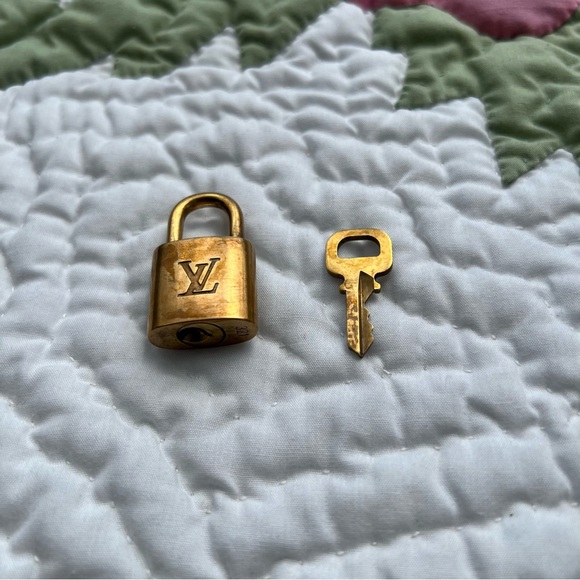 Louis Vuitton Brass Lock and Key 321 - Picture 15 of 16